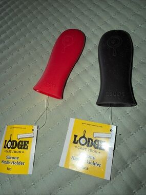 Lodge Silicone Handle Holder,  Black And Red Lot Of 2 Brand New